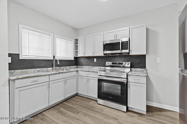 Building Photo - 1018 S 47th St