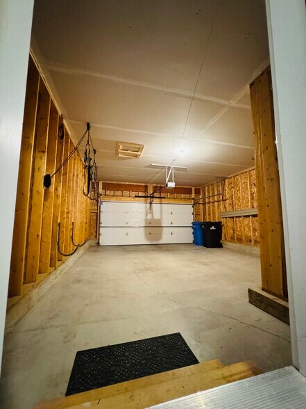 Building Photo - 615 Prospect Rd