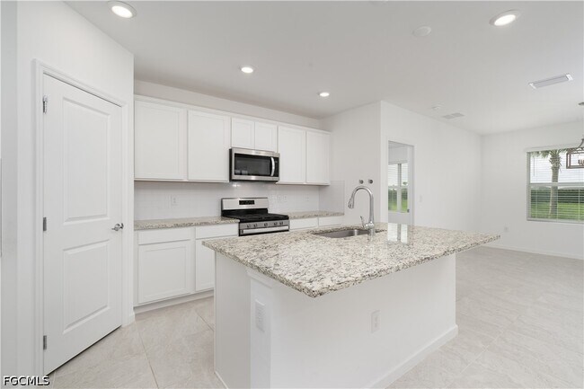 Building Photo - 42380 Cascade Dr