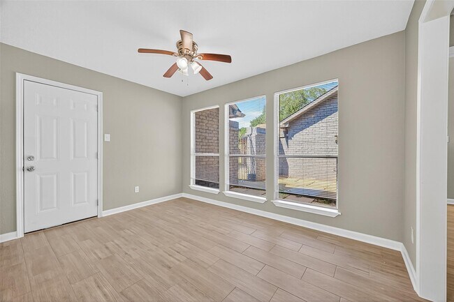 Building Photo - 5054 Pine Cliff Dr