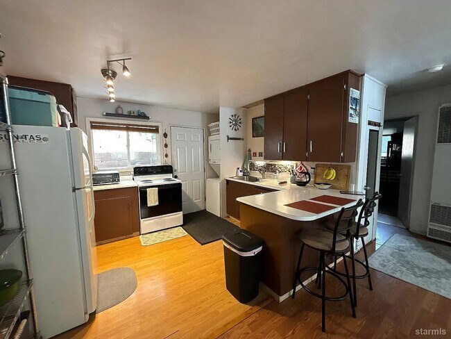 Building Photo - 1273 Dedi Ave