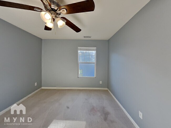 Building Photo - 909 Summer Storm Dr