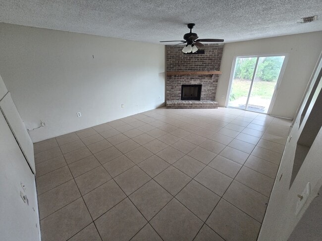 Building Photo - 3638 Dovetail Ln S