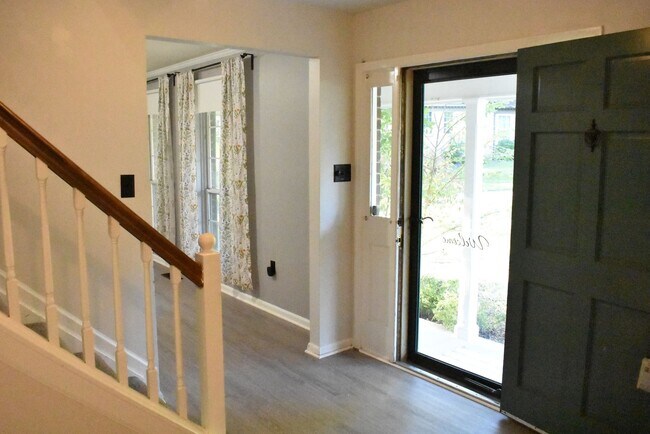 Building Photo - Welcome To Lake Ridge's Finest...