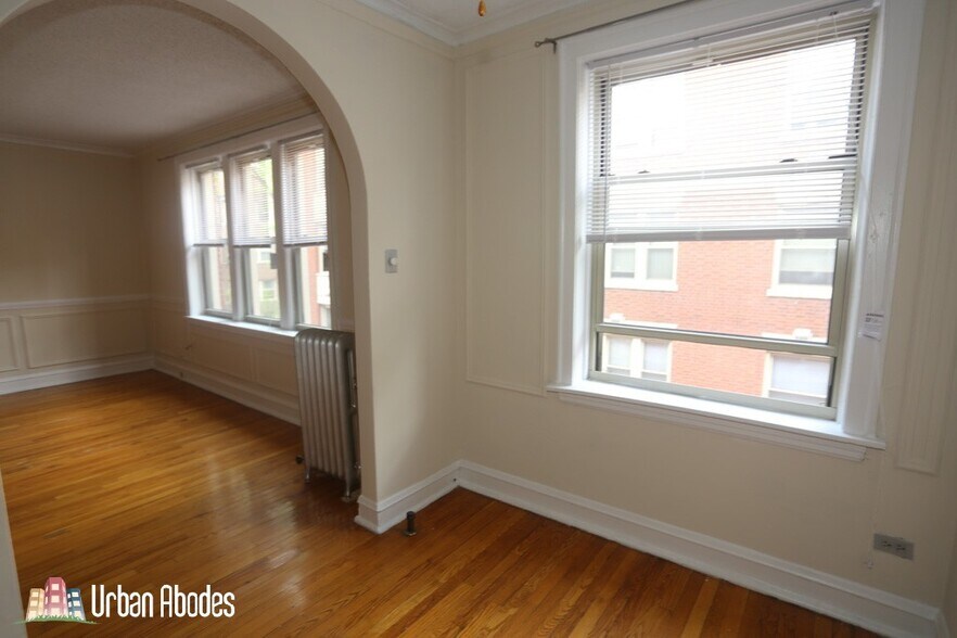 Building Photo - 549 W Surf St