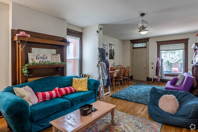 Townhouse - 4 Br, 2 Ba - 1,762 SF - 44 - 46 E 18th Ave