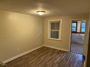 Building Photo - 686 3rd Ave