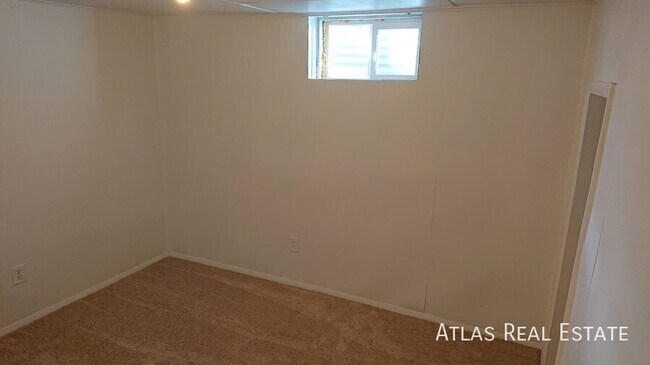Building Photo - 8898 Circle Dr