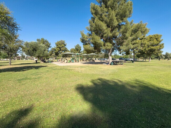 Building Photo - 5Bed/2Bath Home at 35th Ave/Cactus! Ready for Immediate Move-In! -- NO HOA!