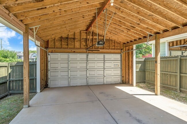 Building Photo - 4 BR with amenities in The Nations~