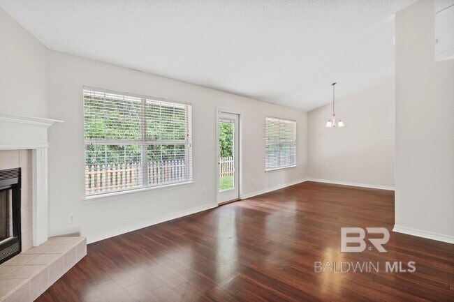 Building Photo - 157 Pemberton Loop