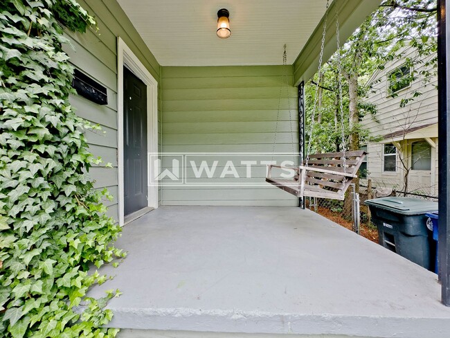 Building Photo - Charming 2BR/1BA Bungalow in Crestwood South