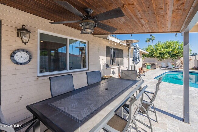 Building Photo - 4021 S Holbrook Ln