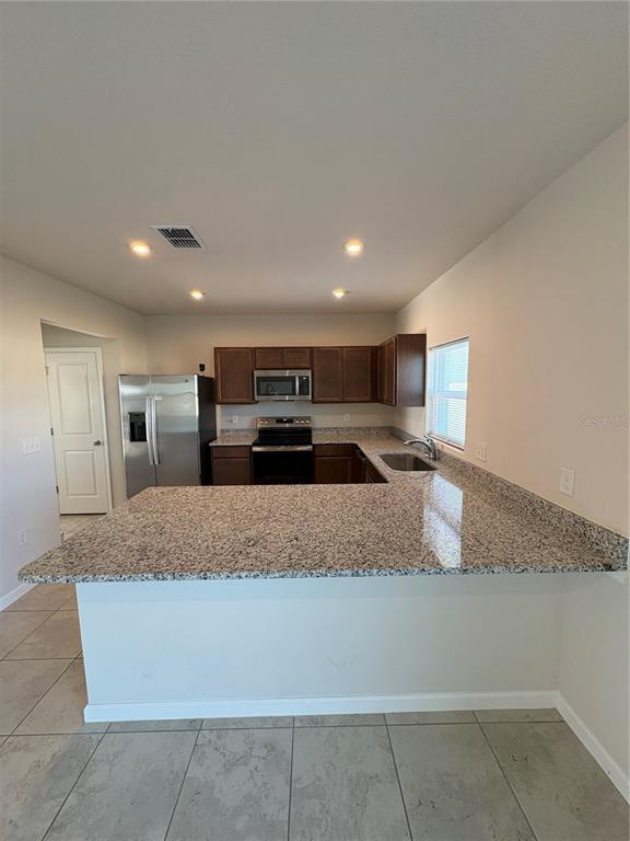 Building Photo - 1221 Lexington Ln