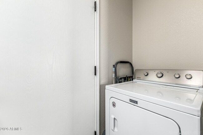 Building Photo - 2502 E Malibu Dr