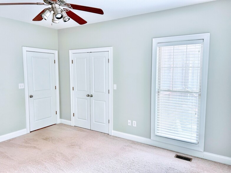 Building Photo - 291 Greystone Dr