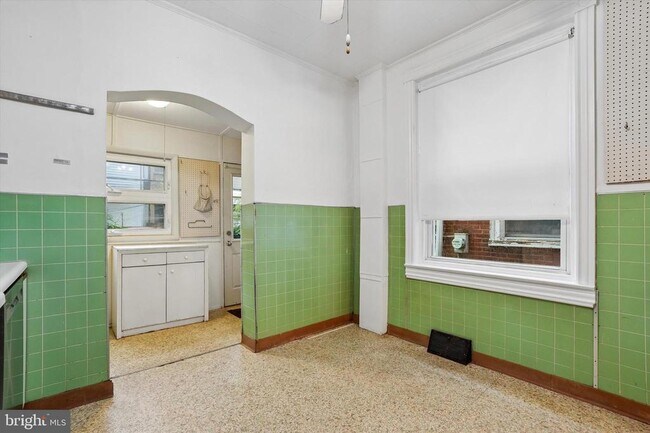 Building Photo - 868 N 27th St