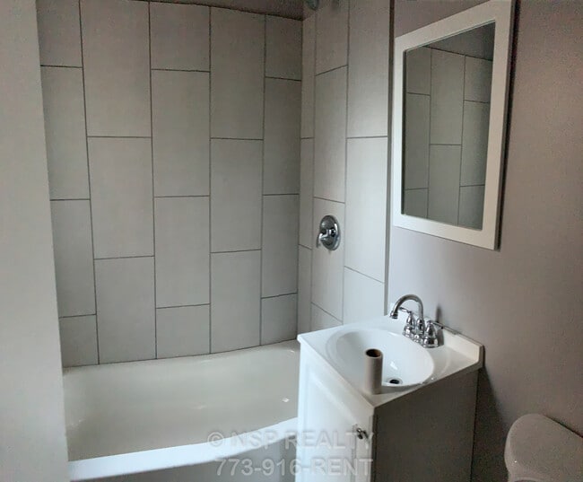 Building Photo - 5662 N Ridge Ave