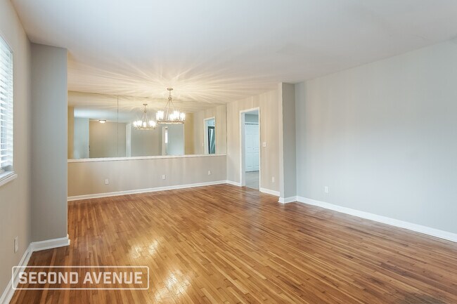 Building Photo - 325 16th Ave SW