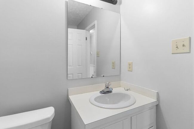 Building Photo - 3 Bedroom 1.5 Bath Ranch in Hope Mills