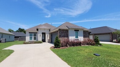 Building Photo - 4bed/3bath single story home in Denham Springs!