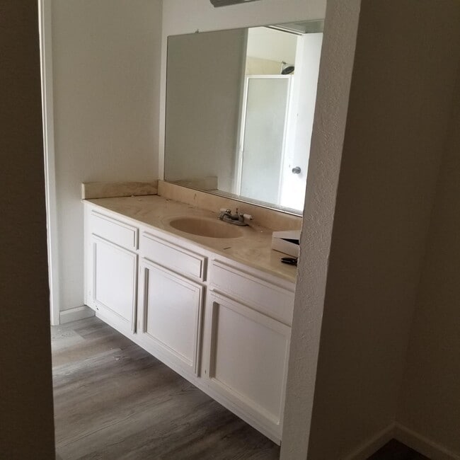 Building Photo - 981 Sierra Ave