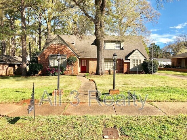 Building Photo - 2913 Sumter Ave