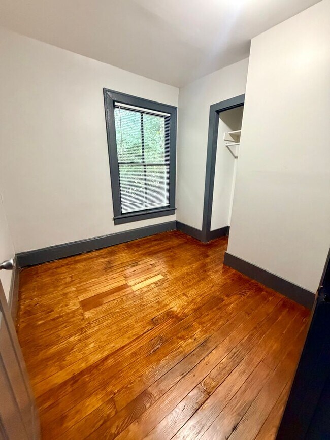 Building Photo - 108 Blue Grass Ave