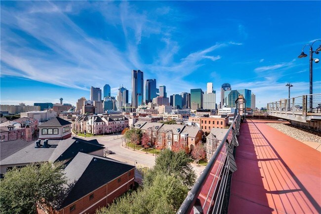 Building Photo - 2220 Canton St