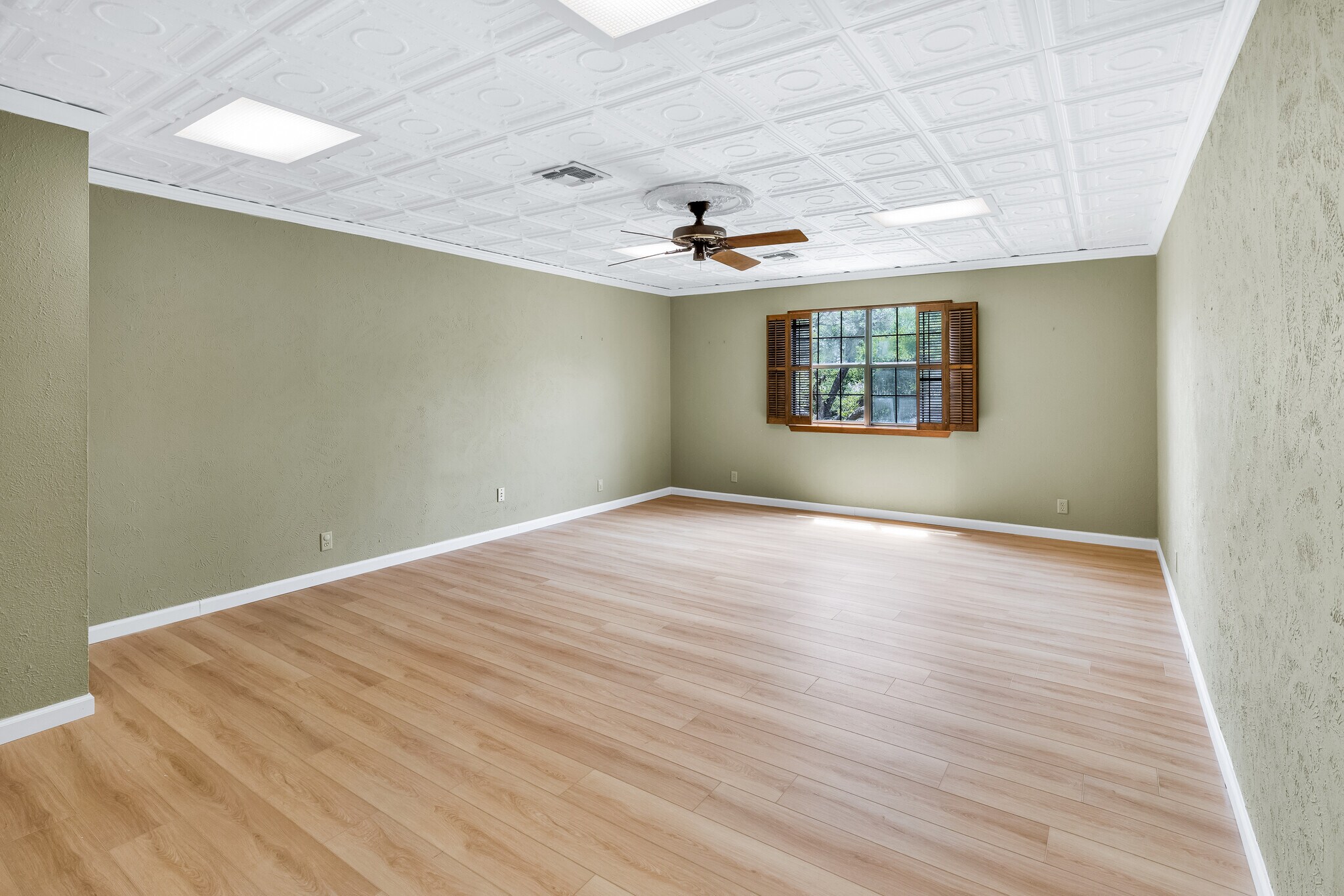 Building Photo - 9006 Balcones Club Dr