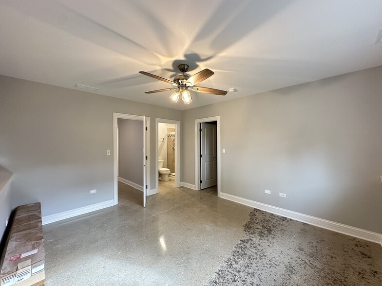 Building Photo - 527 N Springfield Ave