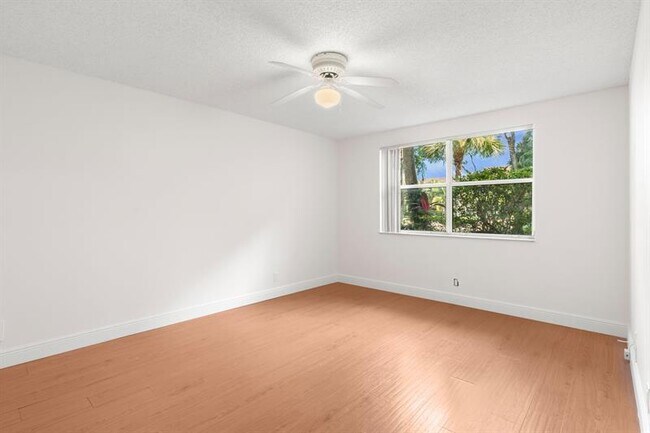 Building Photo - 8851 Wiles Rd