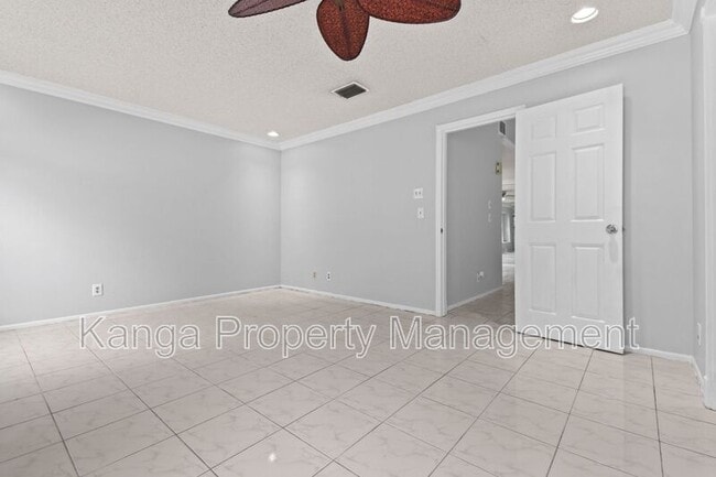 Building Photo - 4105 Shelley Rd S