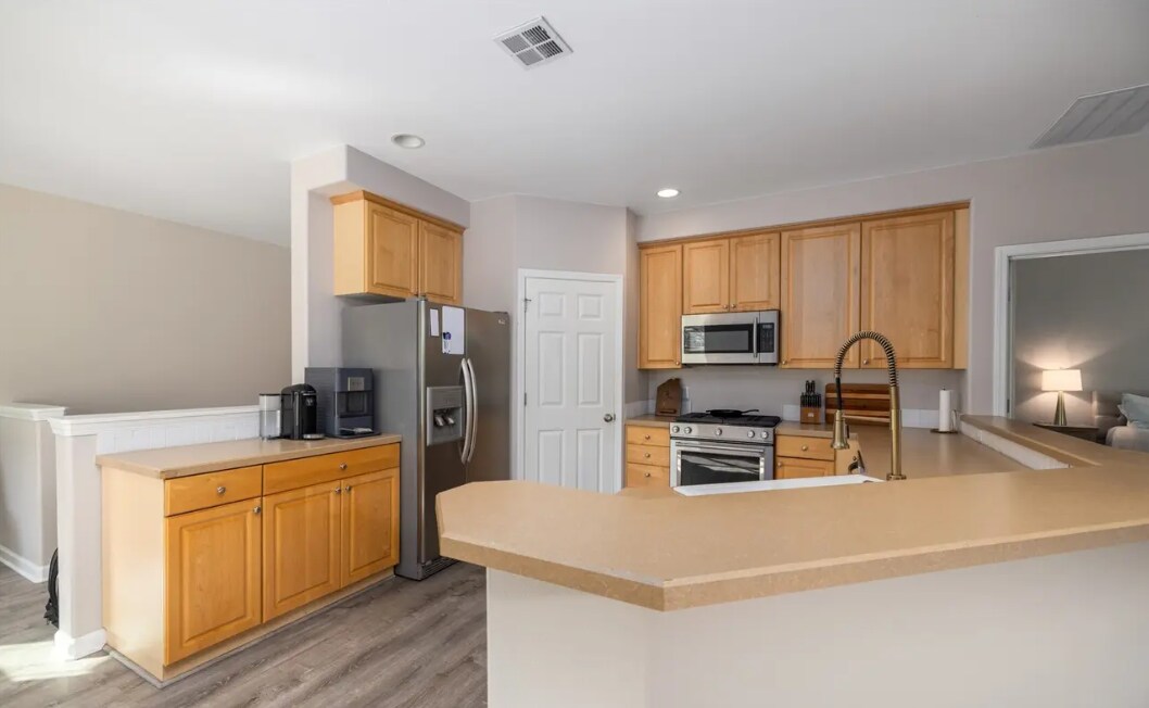 Building Photo - 3301 Park Ln