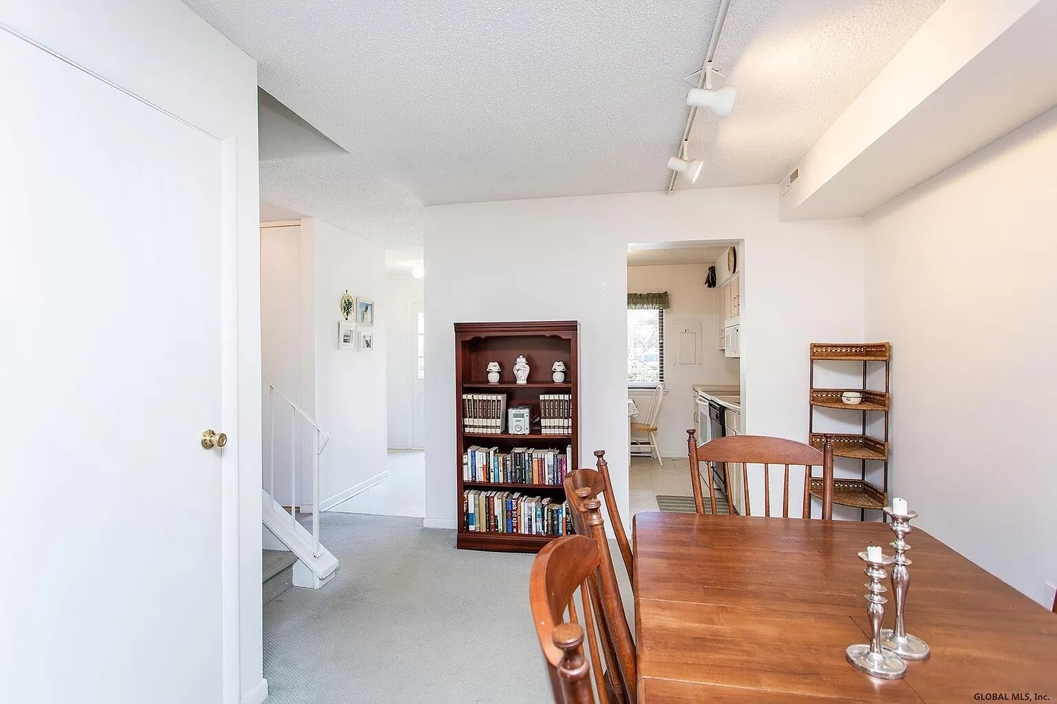 Building Photo - 82 Crestwood Ter