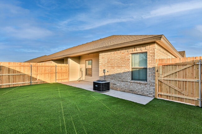 Building Photo - Iron Horse 2 bedroom 2 bathroom!