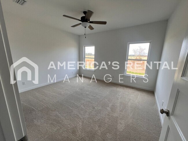Building Photo - 21567 Tawny Lp