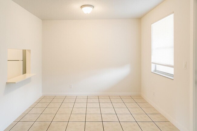 Building Photo - 1151 NE 17th Ct