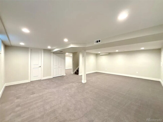 Building Photo - 1225 W 7th Avenue Dr