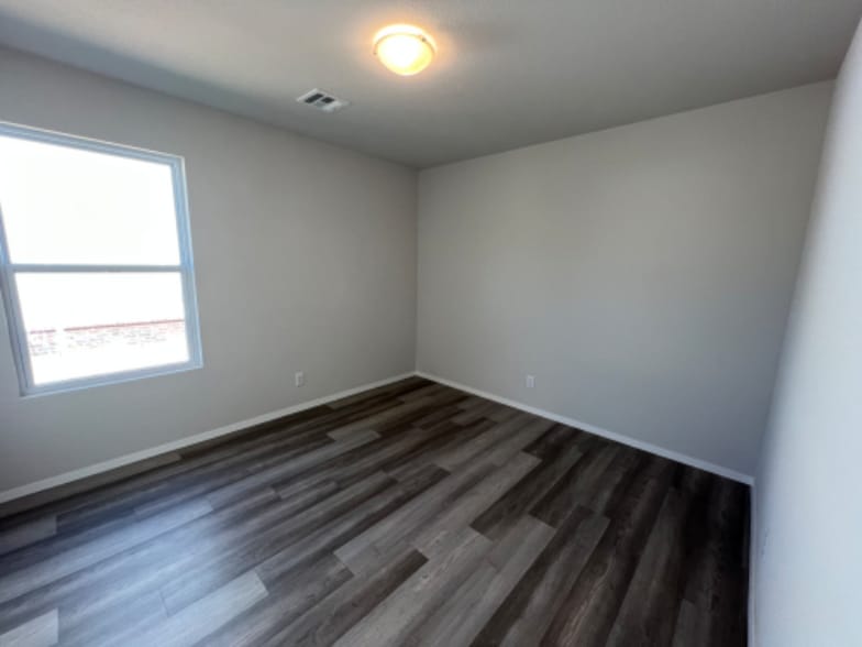 Building Photo - 13923 S Quincy St