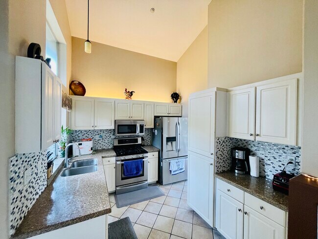 Building Photo - 3201 Aspen Grv