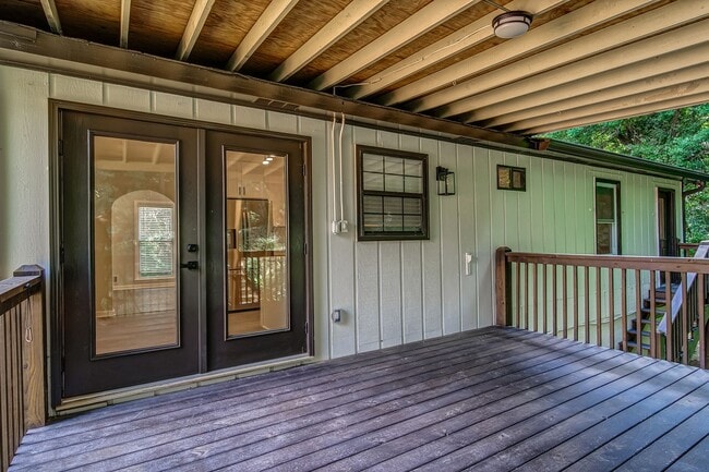 Building Photo - Renovated 4 bed home in Kennesaw w/ Designer Kitchen