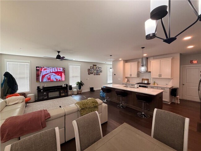 Building Photo - 1250 Wintergreen Wy