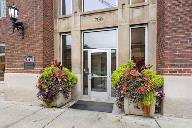 Building Photo - 700 N Washington Ave