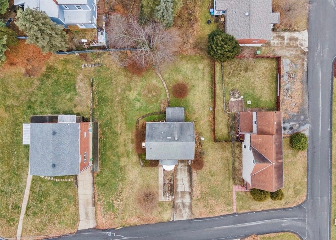 Aerial view - 3642 Linden Ave