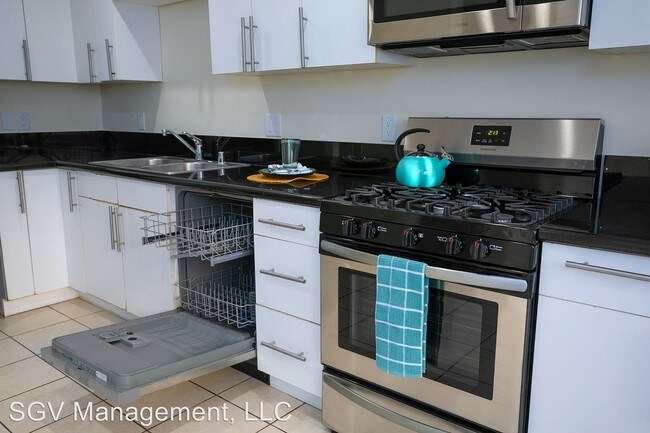 Building Photo - 518 E Washington Blvd