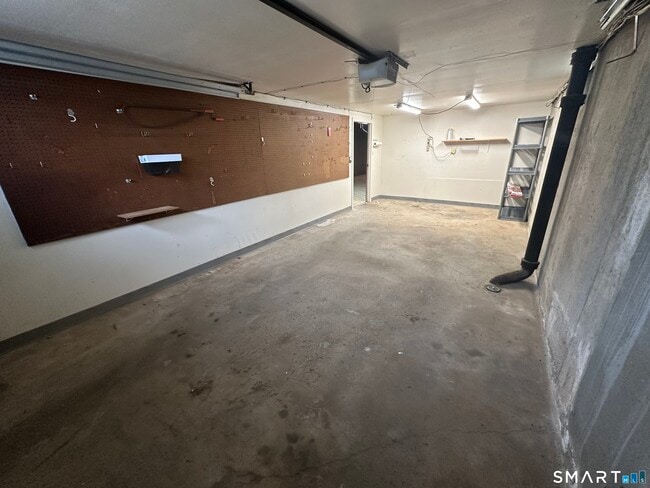 Building Photo - 18 Manchester Ave