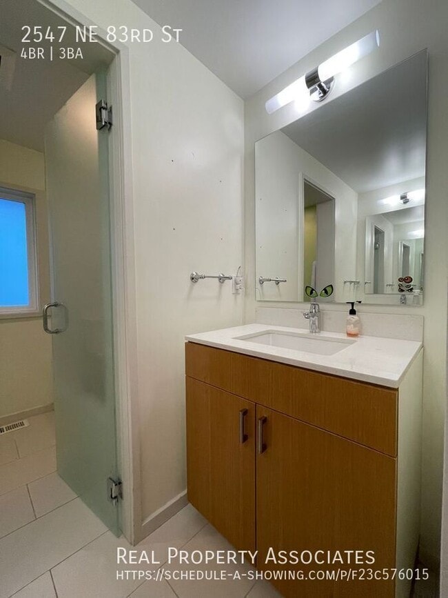 Building Photo - 2547 NE 83rd St