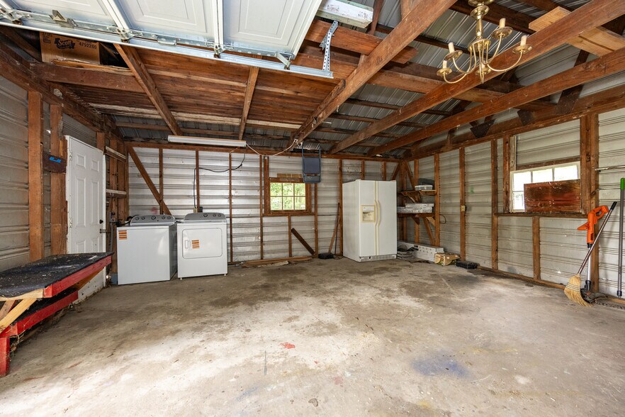 Building Photo - 828 Florence St