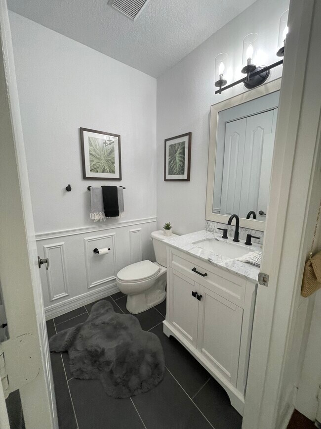 Building Photo - 500 Mirasol Cir